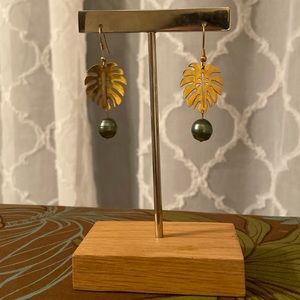 😍Montserrat Leave Tahitian Pearl earrings😍